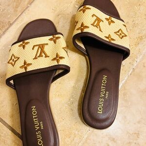 NWT monogram flip flop slides. Perfect condition. Never worn. Not authentic.